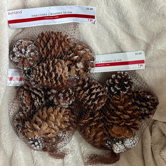 Pine cones (NWT) 3 pkg of 7pc = 21 pc cones - home decor - Picture 7 of 13